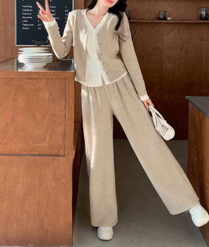 レディースのベージュ服おすすめ5選！どんなアイテムとも合わせやすく、上品で柔らかな印象を与えるから着回し力抜群のアイテムをご紹介